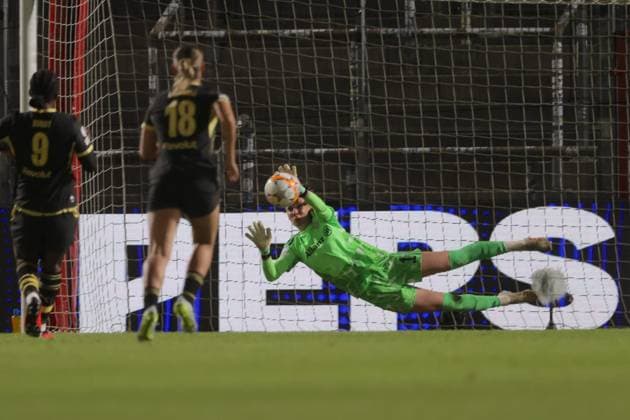 Bayern Munich goalkeeper Ena MAHMUTOVIC saves a penalty kick in women s soccer: Munich vs. Manchester, Women s Champions League, FC Bayern Munich vs. Manchester City, group stage, 2026–2027 season, on September 22, 2026, in Unterhaching, SPORT PARK UNTERHACHING, Germany. Source: Copyright Credit Oryk HAIST xFRAUENFUSSBALL-BAYERN-MANCHESTERx
