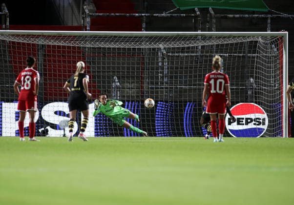 Soccer, Women s Champions League, 2026–2027 Season, FC Bayern Munich vs. Manchester City, Matchday 1, Sportpark Unterhaching, Ena Mahmutovic; FC Bayern Munich saves a penalty kick taken by Khadija Shaw of Manchester City