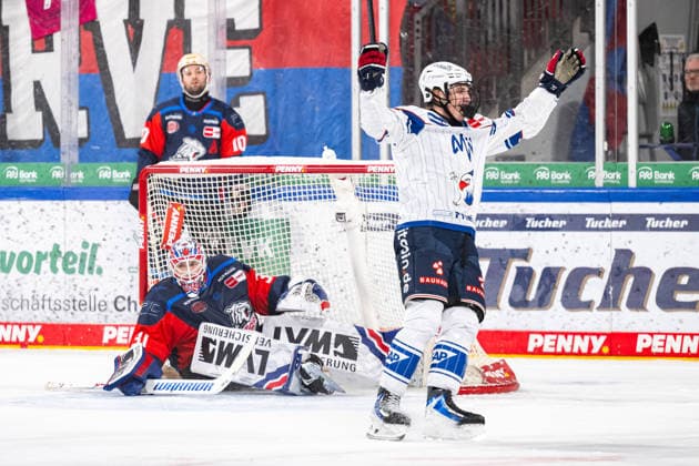 September 22, 2026, 2026–2027 Ice Hockey Season, Penny DEL, Nuremberg Ice Tigers, Icetigers, Adler Mannheim, ThHa xthxhax, Goal celebration, joy, celebration Max Calce 39, Adler Mannheim sad, disappointed Evan Barratt 10, Nuremberg Ice Tigers, NIT Niklas Treutle 31, Nuremberg Ice Tigers, NIT