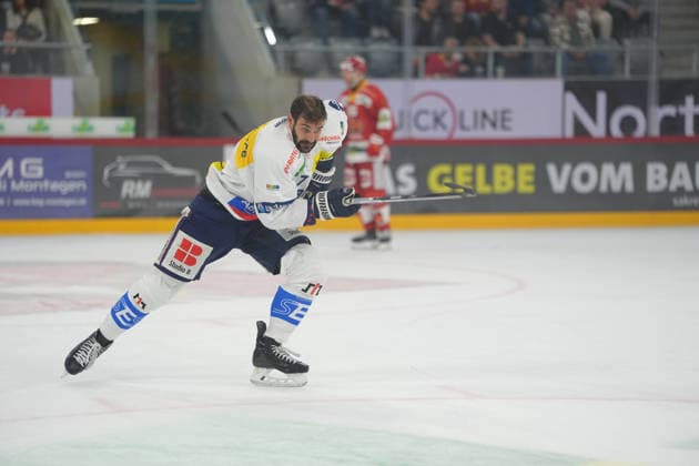 Biel Bienne, Switzerland - September 22: Isacco Dotti (7 HCAP) lost his helmet on the field during the National League match between EHC Biel-Bienne and HC Ambri-Piotta at Tissot Arena on September 22, 2026 in Biel Bienne, Switzerland. Copyright: xKjetilxWaberx xSPPx Sportspressphoto_SPR237235