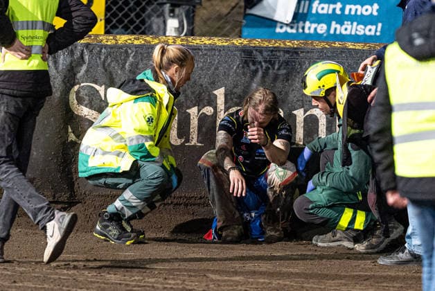 260922 Dackarna Malilla s Tomas Jonasson is in pain during Game 2 of the Elitserien finals between Västervik and Dackarna Malilla on September 22, 2026, in Västervik  Copyright: OSCARxWALLIN BB260922BB559