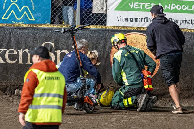 260922 Dackarna Malilla s Tomas Jonasson is in pain during Game 2 of the Elitserien finals between Västervik and Dackarna Malilla on September 22, 2026, in Västervik  Copyright: OSCARxWALLIN BB260922BB561