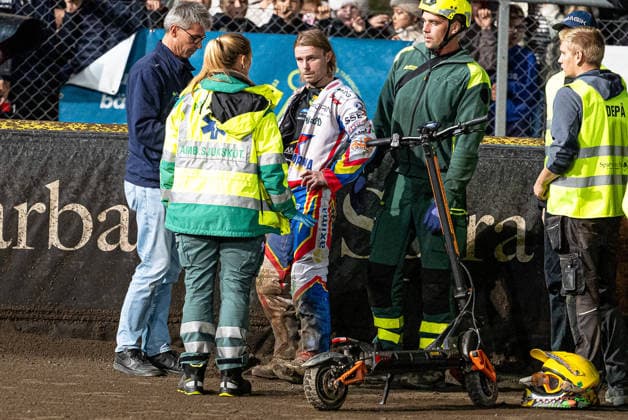260922 Dackarna Malilla s Tomas Jonasson is in pain during the second final of the Elitserien between Västervik and Dackarna Malilla on September 22, 2026, in Västervik  Copyright: OSCARxWALLIN BB260922BB560