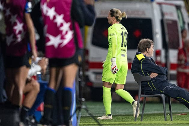 September 22, 2026: Goalkeeper Jennifer Falk of Häcken receives a red card during the Women’s Champions League soccer match between Inter and Häcken on September 22, 2026 in Monza. Photo by Carl Sandin, BILDBYRAN, code CS CS0982: soccer, football, UEFA Women’s Champions League, Inter, Häcken, women’s soccer, BBENG Depp  Copyright: CARLxSANDIN BB260922CS082