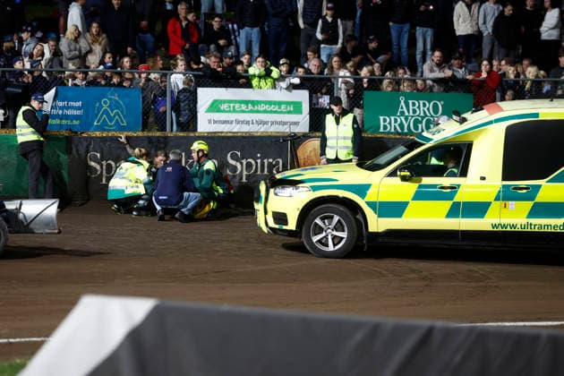 VÄSTERVIK, SWEDEN 20260922 Dackarna’s Thomas Jonasson crashed in the twelfth heat during Tuesday’s decisive Swedish Speedway Championship final between Västervik and Dackarna at Hejla Arena in Västervik, VÄSTERVIK, SWEDEN x60160x  Copyright: xStefanxJerrevang TTx SPEEDWAY SM FINAL VÄSTERVIK-DACKARNA