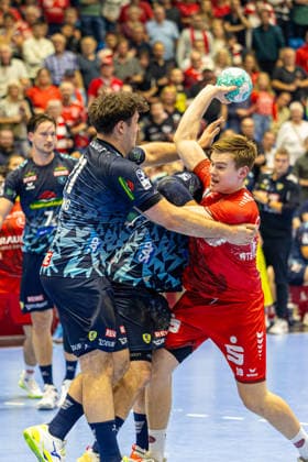 HBL Cup, 2nd Round, Kassel, MT Melsungen vs. Rhein Neckar Löwen, Rothenbach Halle, Kassel, September 22, 2026 HBL Cup, 2nd Round, Kassel, Germany, September 22, 2026. Reynir Thor Stefansson of MT Melsungen, No. 19 with the ball, Handball Bundesliga, match between MT Melsungen and Rhein-Neckar Löwen, Rothenbach Halle, Kassel Copyright: xBEAUTIFULxSPORTS Freudensteinx