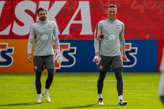Bartlomiej Dragowski and Marcin Bulka seen during the Poland national team, Nationalteam training session on the second day of the team™s training camp ahead of the upcoming UEFA Nations League matches (Kazimierz Koper Ball Raw Images) Warszawa KS Zwar Poland Copyright: xKazimierzxKoperx KAZ_PZPN_DAY2-6