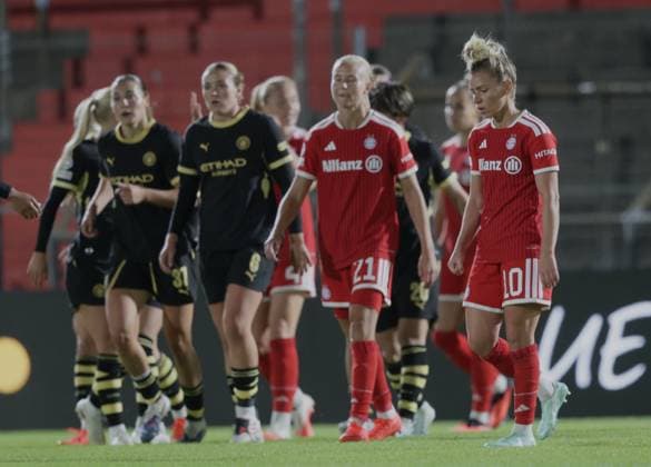 Bayern s No. 21, Pernille HARDER, and Bayern s No. 10, Linda DALLMANN, look disappointed after conceding a goal to tie the score at 2–2 in the Women s Soccer Champions League match between FC Bayern Munich and Manchester City, Group Stage, 2026–2027 season, on September 22, 2026, in Unterhaching, SPORT PARK UNTERHACHING, Germany. Source: Copyright Credit Oryk HAIST xFRAUENFUSSBALL-BAYERN-MANCHESTERx