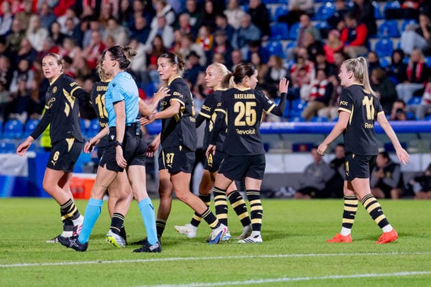 The Manchester players celebrate Carlotta Wamser s goal. Manchester City WFC, 37–22 tie. GER, FC Bayern Munich Women vs. Manchester City WFC, UEFA Women s Champions League, group stage, Matchday 1, 2026–2027 season, September 22, 2026 DFL DFB regulations prohibit any use of photographs as image sequences and or quasi-video. Photo: HMB Media, Franz Feiner Copyright: HMBxMedia FranzxFeiner