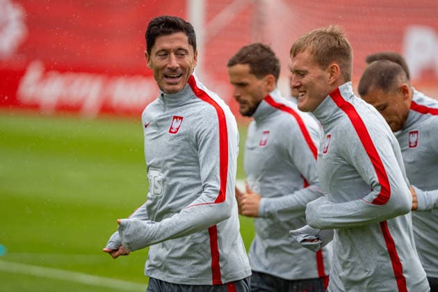 Robert Lewandowski and Karol Swiderski seen during the Poland national team, Nationalteam training session on the second day of the team™s training camp ahead of the upcoming UEFA Nations League matches (Kazimierz Koper Ball Raw Images) Warszawa KS Zwar Poland Copyright: xKazimierzxKoperx KAZ_PZPN_DAY2-48