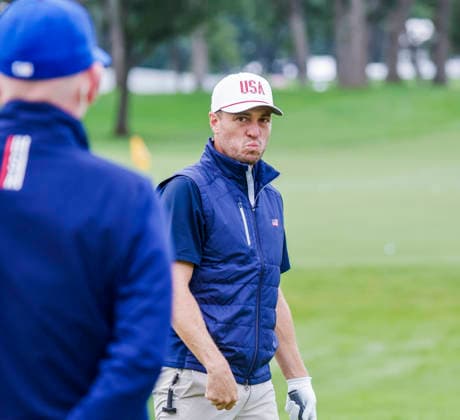 Justin Thomas of the US (R) makes a face at US team captain Brandt Snedeker during practice for the Presidents Cup golf tournament at Medinah Country Club in Medinah, Illinois on Tuesday, September 22, 2026. Competition between the USA and the International team begins on Thursday, September 24 with Four-Ball play.  MED20260922907 TANNENxMAURY