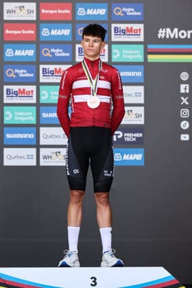 2026 UCI Road World Championships Picture by Alex Whitehead SWpix.com - 22 09 2026 - Cycling - 2026 UCI Road World Championships - MontrÃ al, Canada - Men Junior Individual Time Trial (ITT) Podium - Malthe Risbjerg (Denmark) receiving the Bronze Medal MontrÃ al Avenue du Parc Canada Copyright: x xSWpix.comx(t axPhotographyxHubxLtd)xAlexxWhitehead SWpix.comx SWP-3521-1592