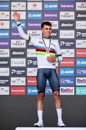 2026 UCI Road World Championships Picture by Alex Whitehead SWpix.com - 22 09 2026 - Cycling - 2026 UCI Road World Championships - MontrÃ al, Canada - Men Junior Individual Time Trial (ITT) Podium - Benjamin Noval (Spain) on the podium receiving the Gold Medal to become World Champion MontrÃ al Avenue du Parc Canada Copyright: x xSWpix.comx(t axPhotographyxHubxLtd)xAlexxWhitehead SWpix.comx SWP-3521-1594