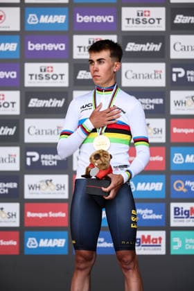 2026 UCI Road World Championships Picture by Alex Whitehead SWpix.com - 22 09 2026 - Cycling - 2026 UCI Road World Championships - MontrÃ al, Canada - Men Junior Individual Time Trial (ITT) Podium - Benjamin Noval (Spain) on the podium receiving the Gold Medal to become World Champion MontrÃ al Avenue du Parc Canada Copyright: x xSWpix.comx(t axPhotographyxHubxLtd)xAlexxWhitehead SWpix.comx SWP-3521-1598
