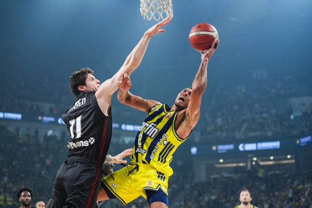 Fenerbahce Tarfin v Besiktas - Turkish Basketball Presidential Cup Final ISTANBUL, TURKIYE - SEPTEMBER 22: Fenerbahce Tarfin s Wade Baldwin (R) competes with Besiktas Metecan Birsen (L) during the 39th Presidential Cup basketball match between Fenerbahce Tarfin and Besiktas at Sinan Erdem Dome in Istanbul, Turkiye, on September 22, 2026. Cemal Yurttas Anadolu Istanbul Turkey. Editorial use only. Please get in touch for any other usage.  Copyright: x2026xAnadoluxCemalxYurttasx