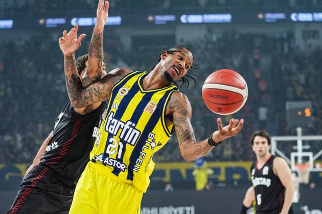 Fenerbahce Tarfin v Besiktas - Turkish Basketball Presidential Cup Final ISTANBUL, TURKIYE - SEPTEMBER 22: Fenerbahce Tarfin s Will Clyburn (R) competes with Besiktas Player Name (L) during the 39th Presidential Cup basketball match between Fenerbahce Tarfin and Besiktas at Sinan Erdem Dome in Istanbul, Turkiye, on September 22, 2026. Cemal Yurttas Anadolu Istanbul Turkey. Editorial use only. Please get in touch for any other usage.  Copyright: x2026xAnadoluxCemalxYurttasx