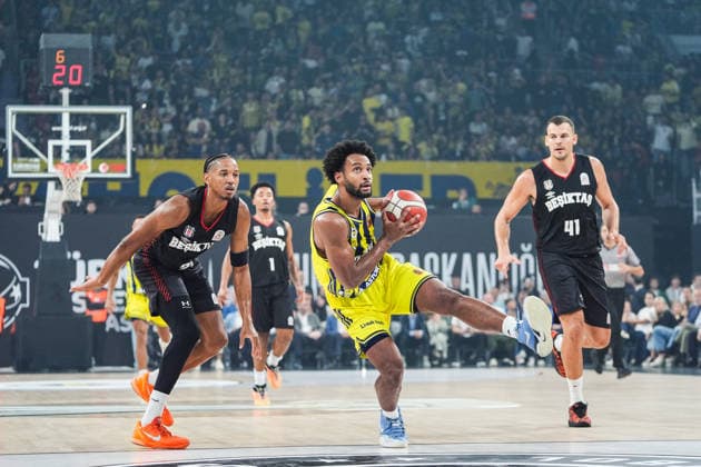 Fenerbahce Tarfin v Besiktas - Turkish Basketball Presidential Cup Final ISTANBUL, TURKIYE - SEPTEMBER 22: Fenerbahce Tarfin s Braxton Key (C) competes with Besiktas Ante Zizic (R) during the 39th Presidential Cup basketball match between Fenerbahce Tarfin and Besiktas at Sinan Erdem Dome in Istanbul, Turkiye, on September 22, 2026. Cemal Yurttas Anadolu Istanbul Turkey. Editorial use only. Please get in touch for any other usage.  Copyright: x2026xAnadoluxCemalxYurttasx