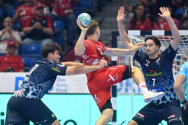Luca Sigrist, MT Melsungen 28 (on a shot); Aron Seesing, Rhein Neckar Loewen 21; Robert Timmermeister, Rhein Neckar Loewen 7 (R); GER, MT Melsungen vs. Rhein Neckar Löwen, Handball, DHB Cup, Round 2, 2026–2027 season, September 22, 2026, GER, MT Melsungen vs. Rhein Neckar Löwen, Handball, DHB Cup, Round 2, 2026–2027 season, September 22, 2026, Kassel Copyright: xEibner-Pressefotox xRolandxSippelx EP_RSL