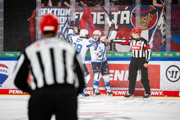 Goal celebration: Max Calce 39, Adler Mannheim Alexander Ehl 28, Adler Mannheim, Nuremberg Ice Tigers vs. Adler Mannheim, Ice Hockey, Penny DEL, Matchday 3, September 21, 2026, Nuremberg Ice Tigers vs. Adler Mannheim, ice hockey, Penny DEL, Matchday 3, September 21, 2026 Copyright: xEibner-Pressefoto ThomasxHahnx EP_NIT