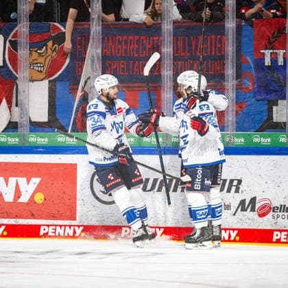 Goal celebration: Max Calce 39, Adler Mannheim Alexander Ehl 28, Adler Mannheim, Nuremberg Ice Tigers vs. Adler Mannheim, Ice Hockey, Penny DEL, Matchday 3, September 21, 2026, Nuremberg Ice Tigers vs. Adler Mannheim, Ice Hockey, Penny DEL, Matchday 3, September 21, 2026 Copyright: xEibner-Pressefoto ThomasxHahnx EP_NIT