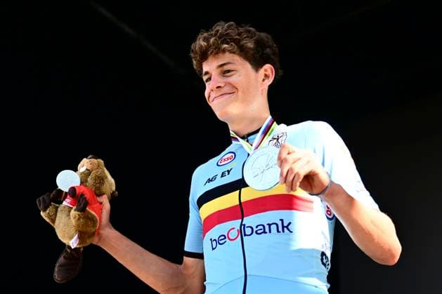 UCI 2026 Road World Championship, WM, Weltmeisterschaft Montreal 22 09 2026 MONTREAL, CANADA - SEPTEMBER 22 : silver medal De Smet Vic (BEL) pictured during the podium ceremony of the Men Junior Individual Time Trial of the 2026 UCI Road World Championships 93th edition an UCI World Championships cycling race of 20.3 km with start in Montreal and finish in Montreal on September 22, 2026 in Montreal, Canada, 22 09 2026 Montreal Canada  Copyright: xPeterxDexVoechtx