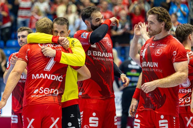HBL Cup, 2nd Round, Kassel, MT Melsungen vs. Rhein Neckar Löwen, Rothenbach Halle, Kassel, September 22, 2026 HBL Cup, 2nd Round, Kassel, Germany, September 22, 2026 The MT Melsungen players celebrate their victory after overtime, Handball Bundesliga, MT Melsungen vs. Rhein Neckar Löwen, Rothenbach Hall, Kassel Copyright: xBEAUTIFULxSPORTS Freudensteinx