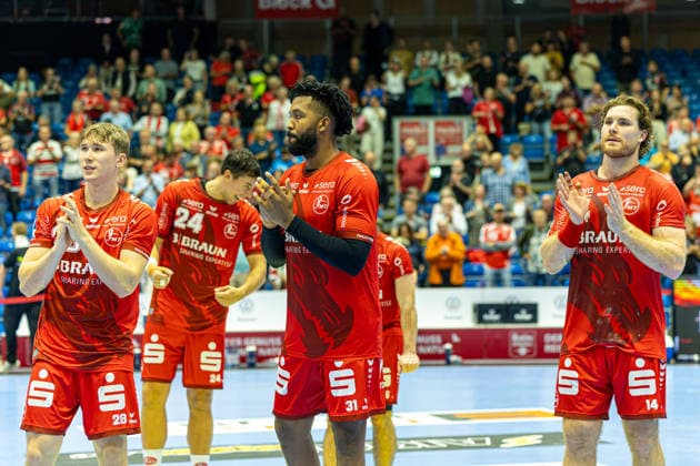 HBL Cup, 2nd Round, Kassel, MT Melsungen vs. Rhein Neckar Löwen, Rothenbach Halle, Kassel, September 22, 2026 HBL Cup, 2nd Round, Kassel, Germany, September 22, 2026 The MT Melsungen players celebrate their victory after overtime, Handball Bundesliga, MT Melsungen vs. Rhein Neckar Löwen, Rothenbach Hall, Kassel Copyright: xBEAUTIFULxSPORTS Freudensteinx