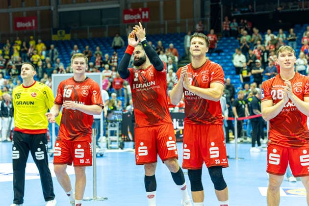 HBL Cup, 2nd Round, Kassel, MT Melsungen vs. Rhein Neckar Löwen, Rothenbach Halle, Kassel, September 22, 2026 HBL Cup, 2nd Round, Kassel, Germany, September 22, 2026 The MT Melsungen players celebrate their victory after overtime, Handball Bundesliga, MT Melsungen vs. Rhein Neckar Löwen, Rothenbach Hall, Kassel Copyright: xBEAUTIFULxSPORTS Freudensteinx