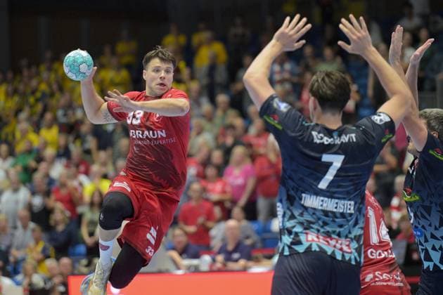 Aaron Mensing, MT Melsungen 33, taking a shot; Robert Timmermeister, Rhein Neckar Löwen 7; GER; MT Melsungen vs. Rhein Neckar Löwen; Handball; DHB Cup; 2nd Round; 2026–2027 Season; September 22, 2026, GER, MT Melsungen Rhein Neckar Löwen, Handball, DHB Cup, Round 2, 2026–2027 Season, September 22, 2026, Kassel Copyright: xEibner-Pressefotox xRolandxSippelx EP_RSL