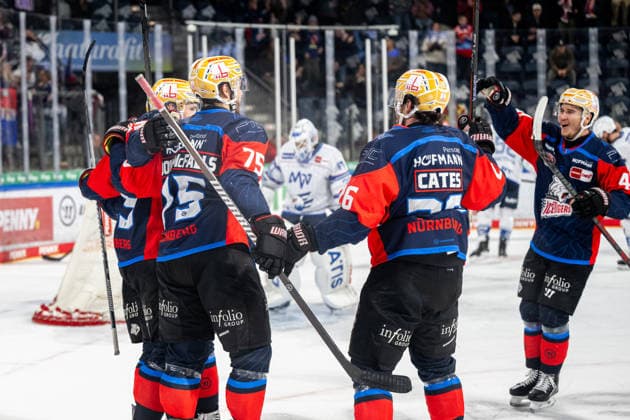 September 22, 2026, 2026–2027 Ice Hockey Season, Penny DEL, Nuremberg Ice Tigers, Icetigers, Adler Mannheim, ThHa xthxhax, Goal celebration, joy, cheering, Samuel Dove McFall (75), Nuremberg Ice Tigers, NIT Jackson Cates 26, Nuremberg Ice Tigers, NIT Austin Magera 19, Nuremberg Ice Tigers, NIT Jakob Weber 41, Nuremberg Ice Tigers, NIT