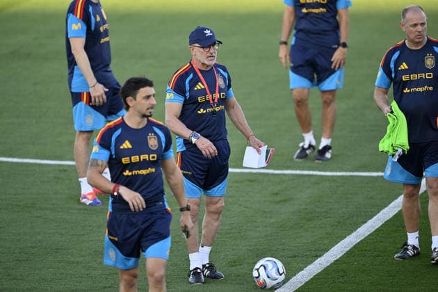 Spanish national football team prepares for UEFA Nations League match against England MADRID, SPAIN - SEPTEMBER 22: Head Coach of Spain Luis de la Fuente leads open practice session ahead of 2026-27 UEFA Nations League C match against England at the Royal Spanish Football Federation s (RFEF) Las Rozas facility in Madrid, Spain on September 22, 2026. Burak Akbulut Anadolu Madrid Spain. Editorial use only. Please get in touch for any other usage.  Copyright: x2026xAnadoluxBurakxAkbulutx
