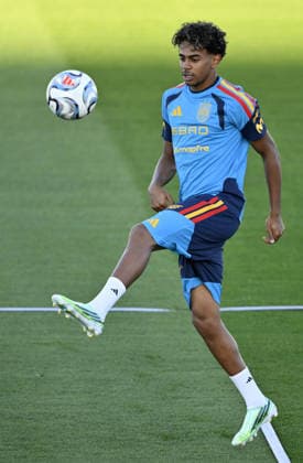 Spanish national football team prepares for UEFA Nations League match against England MADRID, SPAIN - SEPTEMBER 22: Lamine Yamal of Spain attends open practice session ahead of 2026-27 UEFA Nations League C match against England at the Royal Spanish Football Federation s (RFEF) Las Rozas facility in Madrid, Spain on September 22, 2026. Burak Akbulut Anadolu Madrid Spain. Editorial use only. Please get in touch for any other usage.  Copyright: x2026xAnadoluxBurakxAkbulutx