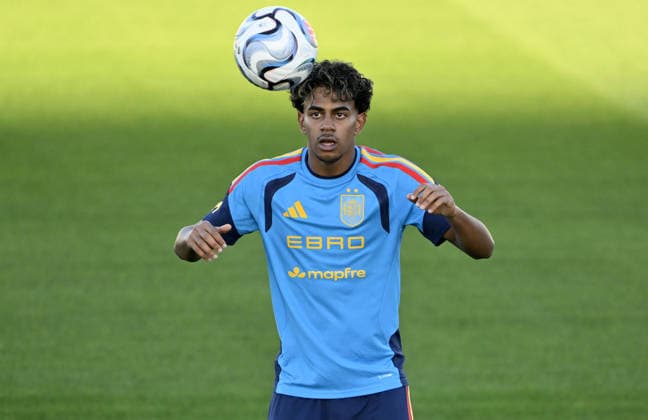 Spanish national football team prepares for UEFA Nations League match against England MADRID, SPAIN - SEPTEMBER 22: Lamine Yamal of Spain attends open practice session ahead of 2026-27 UEFA Nations League C match against England at the Royal Spanish Football Federation s (RFEF) Las Rozas facility in Madrid, Spain on September 22, 2026. Burak Akbulut Anadolu Madrid Spain. Editorial use only. Please get in touch for any other usage.  Copyright: x2026xAnadoluxBurakxAkbulutx