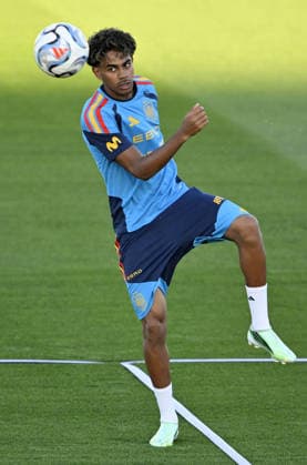 Spanish national football team prepares for UEFA Nations League match against England MADRID, SPAIN - SEPTEMBER 22: Lamine Yamal of Spain attends open practice session ahead of 2026-27 UEFA Nations League C match against England at the Royal Spanish Football Federation s (RFEF) Las Rozas facility in Madrid, Spain on September 22, 2026. Burak Akbulut Anadolu Madrid Spain. Editorial use only. Please get in touch for any other usage.  Copyright: x2026xAnadoluxBurakxAkbulutx