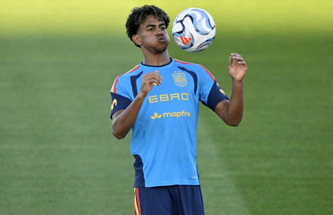 Spanish national football team prepares for UEFA Nations League match against England MADRID, SPAIN - SEPTEMBER 22: Lamine Yamal of Spain attends open practice session ahead of 2026-27 UEFA Nations League C match against England at the Royal Spanish Football Federation s (RFEF) Las Rozas facility in Madrid, Spain on September 22, 2026. Burak Akbulut Anadolu Madrid Spain. Editorial use only. Please get in touch for any other usage.  Copyright: x2026xAnadoluxBurakxAkbulutx