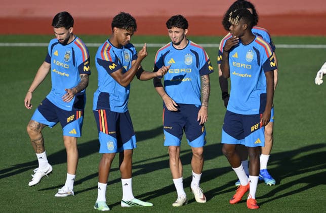 Spanish national football team prepares for UEFA Nations League match against England MADRID, SPAIN - SEPTEMBER 22: Nicholas Williams, Lamine Yamal, Alex Baena and Yeremy Pino of Spain attend open practice session ahead of 2026-27 UEFA Nations League C match against England at the Royal Spanish Football Federation s (RFEF) Las Rozas facility in Madrid, Spain on September 22, 2026. Burak Akbulut Anadolu Madrid Spain. Editorial use only. Please get in touch for any other usage.  Copyright: x2026xAnadoluxBurakxAkbulutx