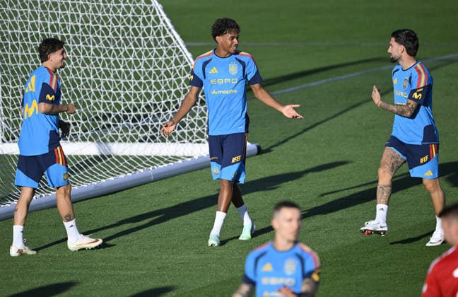 Spanish national football team prepares for UEFA Nations League match against England MADRID, SPAIN - SEPTEMBER 22: Lamine Yamal, Alex Baena and Yeremy Pino of Spain attend open practice session ahead of 2026-27 UEFA Nations League C match against England at the Royal Spanish Football Federation s (RFEF) Las Rozas facility in Madrid, Spain on September 22, 2026. Burak Akbulut Anadolu Madrid Spain. Editorial use only. Please get in touch for any other usage.  Copyright: x2026xAnadoluxBurakxAkbulutx