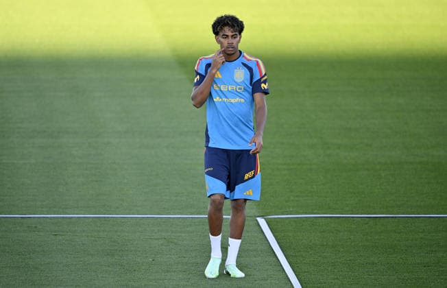 Spanish national football team prepares for UEFA Nations League match against England MADRID, SPAIN - SEPTEMBER 22: Lamine Yamal of Spain attends open practice session ahead of 2026-27 UEFA Nations League C match against England at the Royal Spanish Football Federation s (RFEF) Las Rozas facility in Madrid, Spain on September 22, 2026. Burak Akbulut Anadolu Madrid Spain. Editorial use only. Please get in touch for any other usage.  Copyright: x2026xAnadoluxBurakxAkbulutx