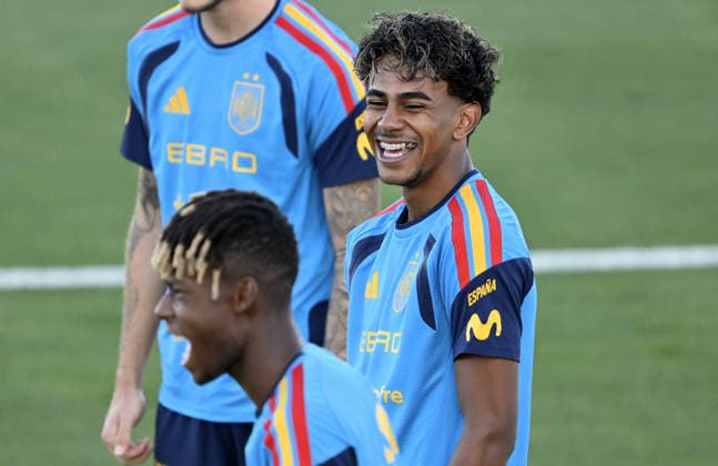 Spanish national football team prepares for UEFA Nations League match against England MADRID, SPAIN - SEPTEMBER 22: Lamine Yamal and Nicholas Williams of Spain attend open practice session ahead of 2026-27 UEFA Nations League C match against England at the Royal Spanish Football Federation s (RFEF) Las Rozas facility in Madrid, Spain on September 22, 2026. Burak Akbulut Anadolu Madrid Spain. Editorial use only. Please get in touch for any other usage.  Copyright: x2026xAnadoluxBurakxAkbulutx