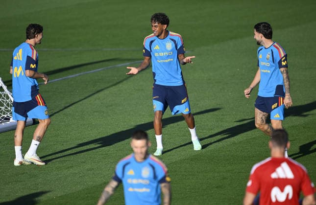 Spanish national football team prepares for UEFA Nations League match against England MADRID, SPAIN - SEPTEMBER 22: Lamine Yamal, Alex Baena and Yeremy Pino of Spain attend open practice session ahead of 2026-27 UEFA Nations League C match against England at the Royal Spanish Football Federation s (RFEF) Las Rozas facility in Madrid, Spain on September 22, 2026. Burak Akbulut Anadolu Madrid Spain. Editorial use only. Please get in touch for any other usage.  Copyright: x2026xAnadoluxBurakxAkbulutx