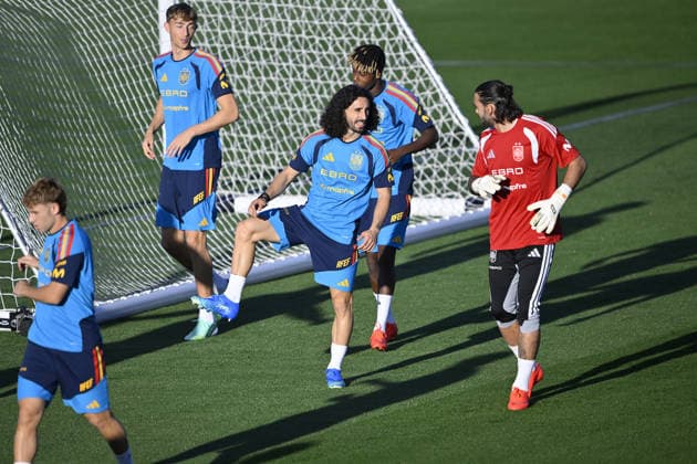 Spanish national football team prepares for UEFA Nations League match against England MADRID, SPAIN - SEPTEMBER 22: Dean Huijsen and Marc Cucurella of Spain attend open practice session ahead of 2026-27 UEFA Nations League C match against England at the Royal Spanish Football Federation s (RFEF) Las Rozas facility in Madrid, Spain on September 22, 2026. Burak Akbulut Anadolu Madrid Spain. Editorial use only. Please get in touch for any other usage.  Copyright: x2026xAnadoluxBurakxAkbulutx
