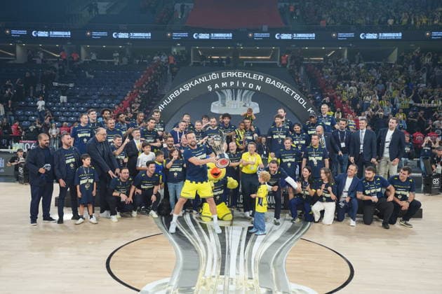 Fenerbahce Tarfin celebrate Presidents Cup Victory ISTANBUL, TURKIYE - SEPTEMBER 22: Fenerbahce Tarfin players celebrate after winning the 39th Men s Presidents Cup by defeating Besiktas at Sinan Erdem Sports Hall in Istanbul, Turkiye, on September 22, 2026. Cemal Yurttas Anadolu Istanbul Turkey. Editorial use only. Please get in touch for any other usage.  Copyright: x2026xAnadoluxCemalxYurttasx