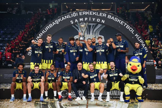Fenerbahce Tarfin v Besiktas 39th Turkish Presidential Cup Fenerbahce Tarfin lifts the championship trophy after the 39th Turkish Presidential Cup match between Fenerbahce Tarfin and Besiktas on September 22, 2026 in Istanbul, Turkey. Istanbul Turkey Copyright: xMuratxYuce PSxImagesxMuratxYuce PSxImagesx
