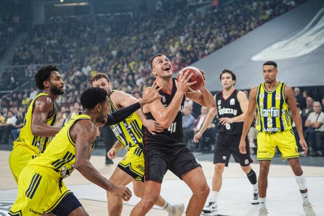 Fenerbahce Tarfin v Besiktas - 2026 Turkish Basketball Presidential Cup ISTANBUL, TURKIYE - SEPTEMBER 22: Wade Baldwin (2) of Fenerbahce Tarfin and Ante Zizic (41) of Besiktas compete during the 2026 Turkish Basketball Presidential Cup basketball match between Fenerbahce Tarfin and Besiktas at Sinan Erdem Sports Hall in Istanbul, Turkiye, on September 22, 2026. Cemal Yurttas Anadolu Istanbul Turkey. Editorial use only. Please get in touch for any other usage.  Copyright: x2026xAnadoluxCemalxYurttasx