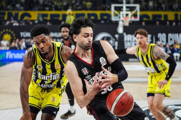 Fenerbahce Tarfin v Besiktas - 2026 Turkish Basketball Presidential Cup ISTANBUL, TURKIYE - SEPTEMBER 22: Trent Forrest (L) of Fenerbahce Tarfin and Furkan Korkmaz (R) of Besiktas compete during the 2026 Turkish Basketball Presidential Cup basketball match between Fenerbahce Tarfin and Besiktas at Sinan Erdem Sports Hall in Istanbul, Turkiye, on September 22, 2026. Cemal Yurttas Anadolu Istanbul Turkey. Editorial use only. Please get in touch for any other usage.  Copyright: x2026xAnadoluxCemalxYurttasx