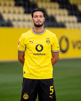 Borussia Dortmund; 1. BL, Porträttermin 2026 2027 Ramy Bensebaini; Borussia Dortmund; 1. BL, Porträttermin 2026 2027 Foto: Borussia Dortmund Hendrik Deckers via Revierfoto Borussia Dortmund; 1. BL, Porträttermin 2026 2027