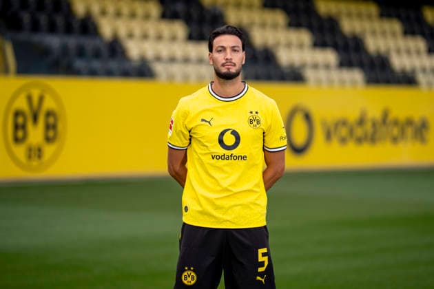 Borussia Dortmund; 1. BL, Porträttermin 2026 2027 Ramy Bensebaini; Borussia Dortmund; 1. BL, Porträttermin 2026 2027 Foto: Borussia Dortmund Hendrik Deckers via Revierfoto Borussia Dortmund; 1. BL, Porträttermin 2026 2027