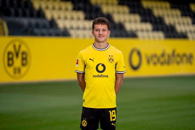 Borussia Dortmund; 1. BL, Porträttermin 2026 2027 Konstantinos Karetsas; Borussia Dortmund; 1. BL, Porträttermin 2026 2027 Foto: Borussia Dortmund Hendrik Deckers via Revierfoto Borussia Dortmund; 1. BL, Porträttermin 2026 2027