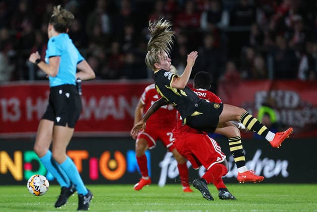 September 22, 2026, Unterhaching, Bayern, Germany: Hemp Lauren of Manchester City ( L ) and Amani Bernadette of Bayern Munich ( R ) fight for the ball during the Women Uefa Champions League 2026 - 2027 football match between Bayern Munchen and Manchester City at Sportpark Stadium in Unterhaching , Bayern , Germany . September 22th , 2026 Football Women Uefa Champions League 2026 - 2027 Bayern Munchen Vs Manchster City  - ZUMAe140 20260922_zip_e140_071 Copyright: xDavidexEliasx