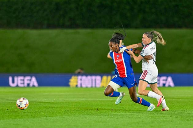 September 22, 2026, Madrid, Madrid, Spain: 18 NAOMIE FELLER of Paris Saint-Germain FC and 19 EVA NAVARRO of Real Madrid CF Femenino disputes a ball during the Women s Champions League match between REAL MADRID FEMENINO and PARIS SAINT-GERMAIN FC, held on September 22, 2026, in Valdebebas, Madrid, Spain. The Women s Champions League Match REAL MADRID - PARIS SAINT-GERMAIN FC (22.09.26)  - ZUMAc312 20260922_zsp_c312_016 Copyright: xOscarxManuelxSanchezx